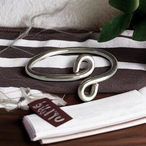 5 for $25💫Alternative Silver Swirl Ring